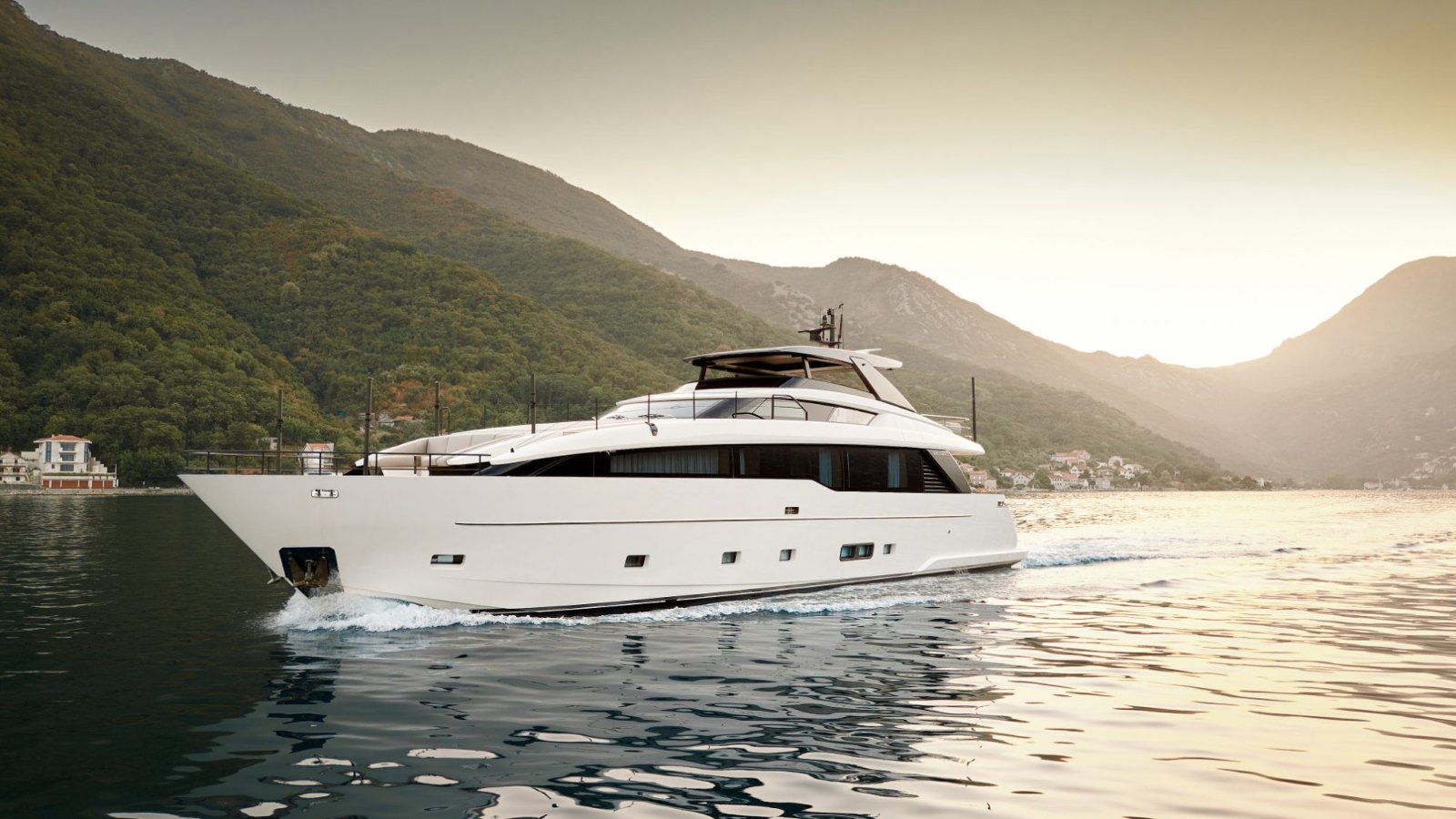 MELEN under way in the Bay of Kotor